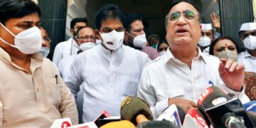 Congress leader Ajay Maken with party MLAs in Jaipur