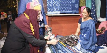 G20 Saudi Arabia delegate Jawaher Abdulaziz Al-Saud purchases local crafts and fabrics by making UPI payments