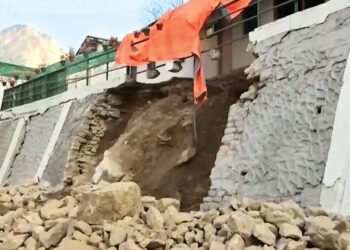 All hands at Joshimath