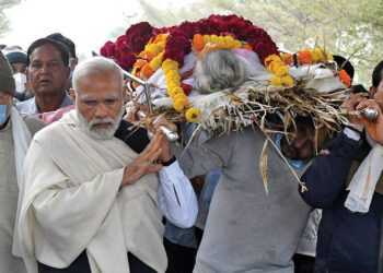 PM MODI: A ROLE MODEL IN GRIEF TOO