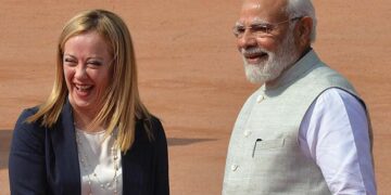 Italian Premier Giorgia Meloni being received by Prime Minister Narendra Modi, at Rashtrapati Bhavan in New Delhi – Photo by Sunil Saxena