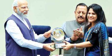 PM exhorts civil servants to save national interest