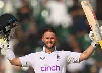 Duckett breaks Bradman