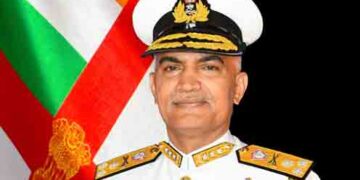 Navy chief interacts with Saudi Arabian cadets