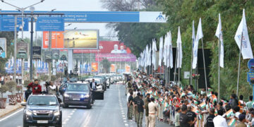 Prime Minister Narendra Modi and UAE President Mohamed bin Zayed Al Nahyan leading a roadshow in Ahmedabad on January 9