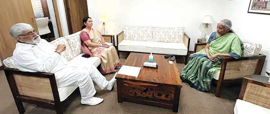 INS team calls on FM