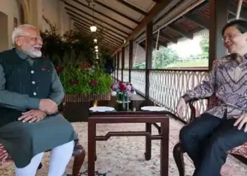 PM Modi meets Singapore PM Lawrence