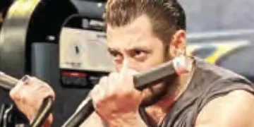 Even at the age of 58, Salman's body's charm has not diminished.