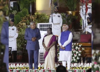 As Indians across the nation and the world celebrate Dussehra and Durga Puja on October 12, President Droupadi Murmu and Prime Minister Narendra Modi extended their warm wishes on the festivals that signify the victory of good over evil.