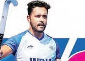 Money rains on hockey players