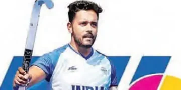 Money rains on hockey players