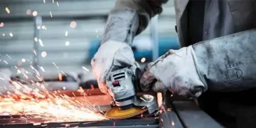 UK factory activity shrinks slightly