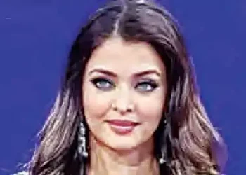 Aishwarya removed Bachchan surname at the event, discussions about divorce became more heated.