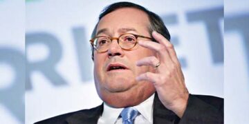 Arkansas banker Warren Stephens is named as the envoy to Britain