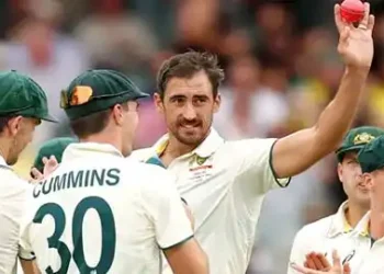 Starc dazzles with a six wkts, batters stay solid to put Australia on top