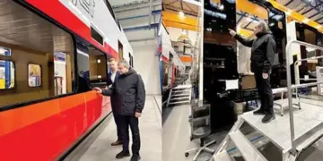 Vaishnaw highlights new India vision at WEF 2025