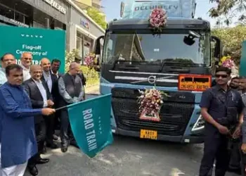 Gadkari flags off India’s 1st Road Train for long-haul transportation