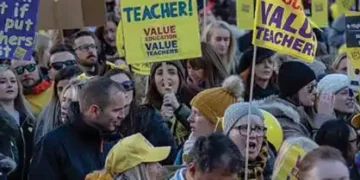 Teachers rejects pay hike