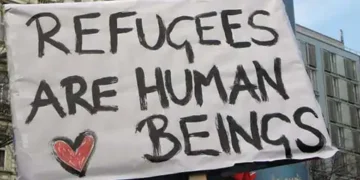 UK to keep ban on asylum seekers