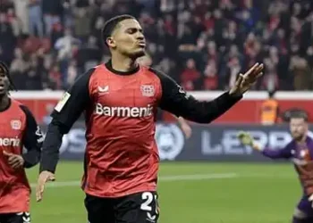 Leverkusen overpowers Bochum to stay in Bundesliga title race