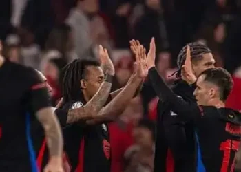 Ten-man Barcelona beat Benfica in Champions League