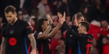 Ten-man Barcelona beat Benfica in Champions League