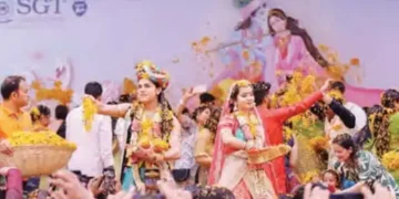 ‘Nand Lal is playing Holi, earth and sky have turned into gulal’