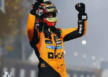 Oscar Piastri cruises to victory at Bahrain GP