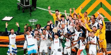 Hotspur beat Manchester United to lift Europa Trophy