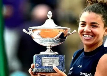 Paolini cruises past Gauff to claim historic Italian Open title