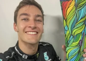 Russell concerned by flaws in Mercedes F1 car