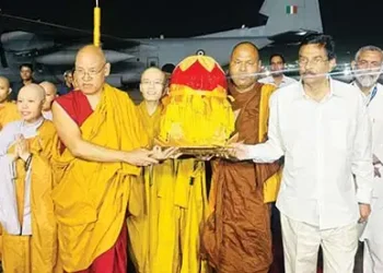Holy Buddha relics return from Vietnam