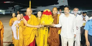 Holy Buddha relics return from Vietnam