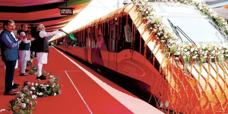 Kashmir's first Vande Bharat train started, passengers' faces lit up