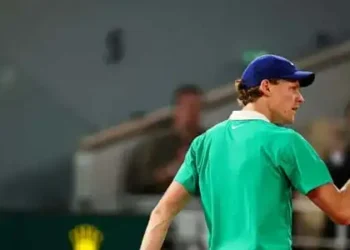 Sinner storms into French Open quarters with win over Rublev