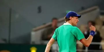 Sinner storms into French Open quarters with win over Rublev