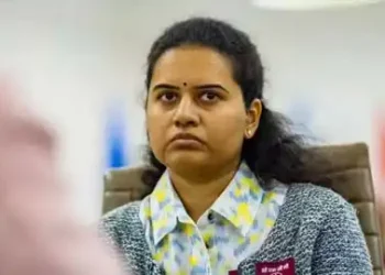 Humpy storms into World Cup semi-finals