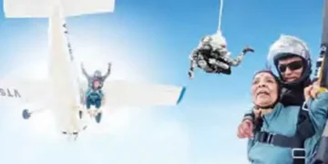 Lady professor dived from 10 thousand feet on her 80th birthday