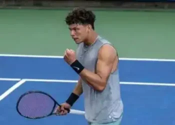 Shelton beats Mannarino in Canada Open