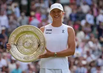 Swiatek lifts maiden Wimbledon title