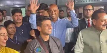 Delhi residents give warm welcome to Shubhanshu Shukla