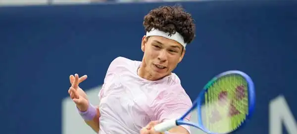 Shelton scores 100th tour-level victory