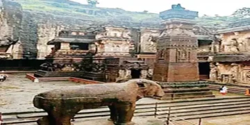 Water leaking in Ellora cave