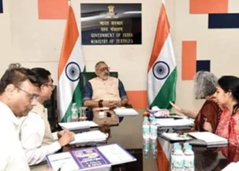 Govt setting up 550 centres to buy cotton from farmers