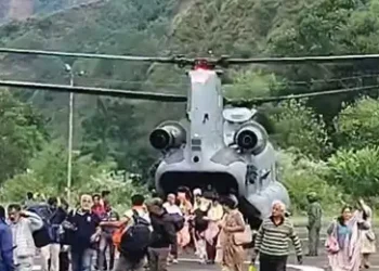 IAF Chinooks airlift 135 Manimahesh devotees to safety