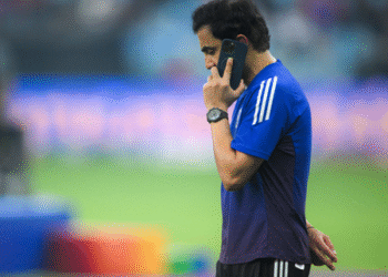 Gambhir, Kuldeep land in Ahmedabad to hero’s welcome