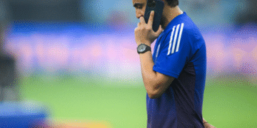 Gambhir, Kuldeep land in Ahmedabad to hero’s welcome