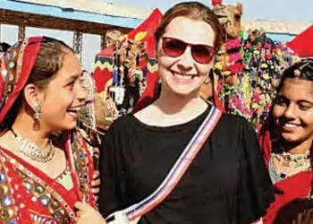 The world famous Pushkar fair begins, attracting both domestic and foreign tourists.