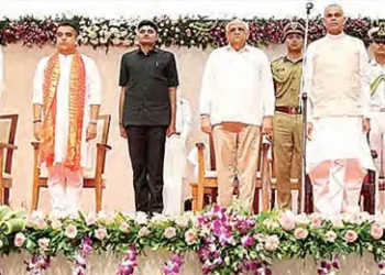 Entire cabinet changed in Gujarat