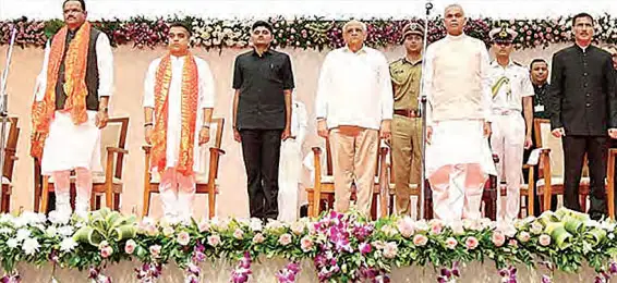 Entire cabinet changed in Gujarat